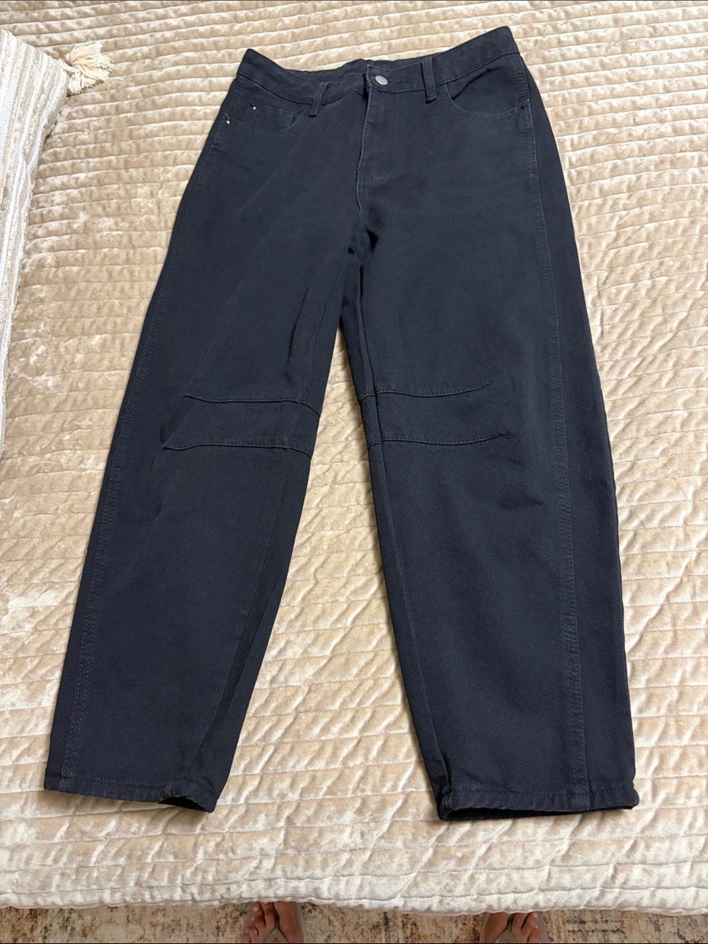 Women’s black barrel jeans - size small